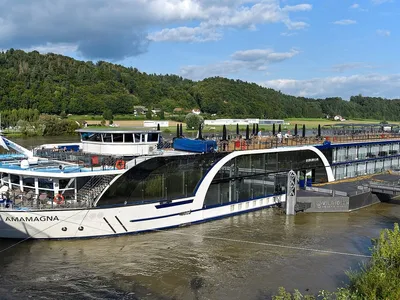 AmaMagna (ship exterior)