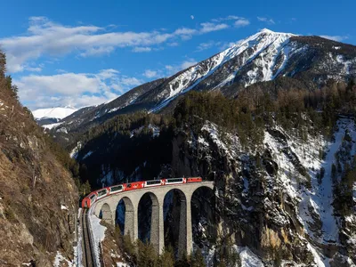 Glacier Express (train exterior)