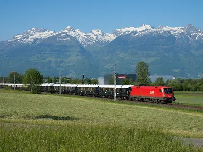 Venice Simplon-Orient-Express (train exterior)